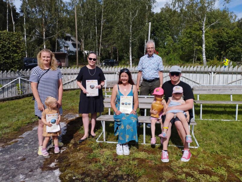 Angelniemen kylä luovutti Varsinais-Suomen vuoden kylä -palkinnon Santtiolle. Kunniamaininnan saivat Someron Häntälän ja Kemiönsaaren Degerdalin seudun kylät. Julkistus tehtiin Angelniemen kyläjuhlassa.